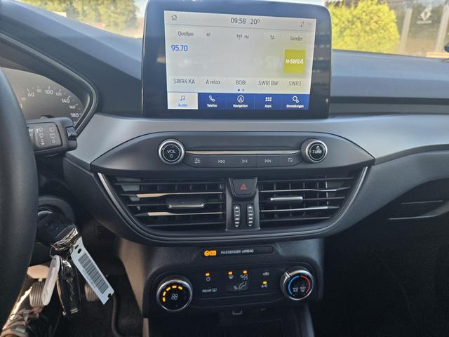 Ford Focus Cool /1 Jahr Garantie/TÜV Neu /1.Hand/NAVI 