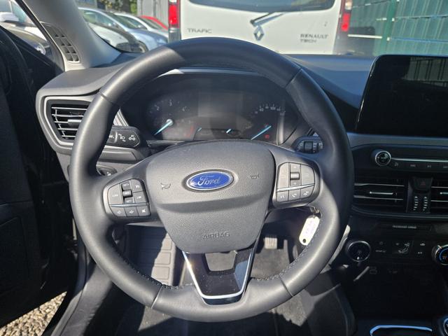 Ford Focus Cool /1 Jahr Garantie/TÜV Neu /1.Hand/NAVI 