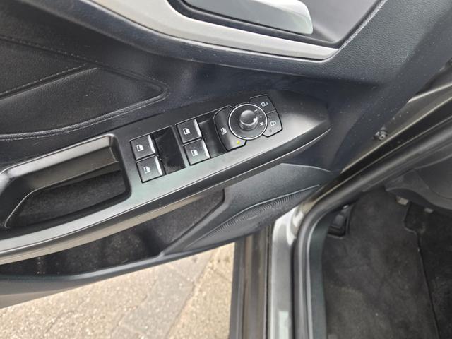 Ford Focus Cool /1 Jahr Garantie/TÜV Neu /1.Hand/Kamera 