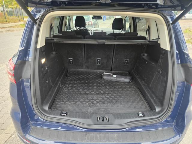 Ford S-MAX TÜV NEU /Kamera/NAVI/SHZ 