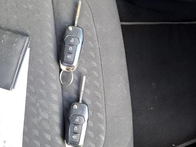 Ford Fiesta Titanium/1. HAND/ 1 Jahr Garantie / TÜV NEU /Kamera 