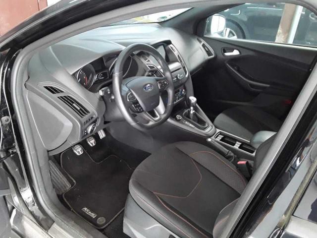 Ford Focus ST-Line /1. Hand/1 Jahr Garantie/T&Uuml;V NEU 