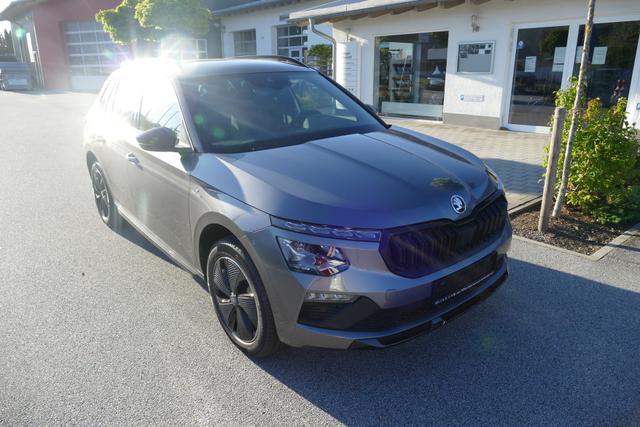 Skoda Kamiq - Monte Carlo Facelift 1.5 TSI DSG 150 PS Matrix LED 17" ALU Kajam Pano Kamera PDCvo+hi SHZ Beh.WS Lenkradheizung Navi via Smart Link Colour Concept