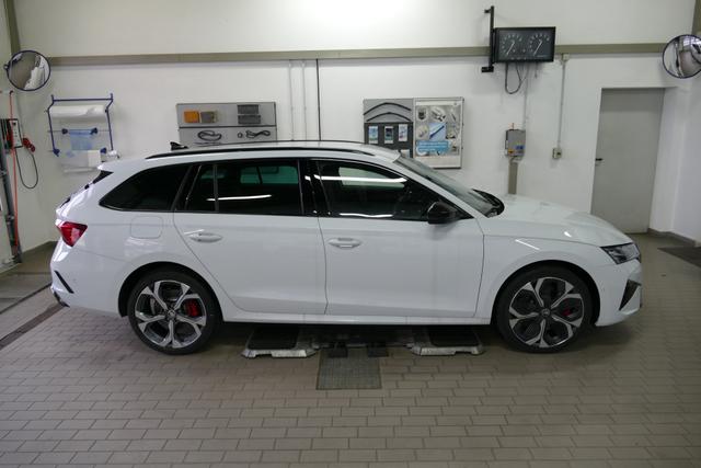 Skoda Octavia Combi RS 2.0 TSI DSG 265 PS Head Up Parklenk Navi SHZ 5JG DCC 19" AHK-Vorbereitung Dopp. Ladeboden Side Assist 