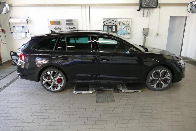 Skoda Octavia Combi RS 2.0 TSI DSG 265 PS Head Up Parklenk Navi SHZ 5JG DCC 19" AHK-Vorbereitung Dopp. Ladeboden Side Assist 
