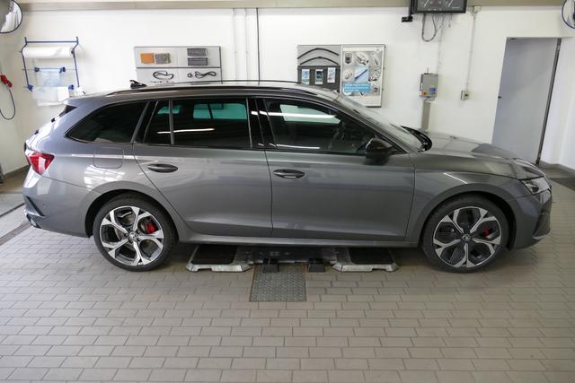 Skoda Octavia Combi RS 2.0 TSI DSG 265 PS Head Up Parklenk Navi SHZ 5JG DCC 19" AHK-Vorbereitung Dopp. Ladeboden Side Assist 