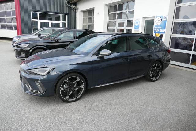 Cupra Leon Sportstourer ST 2.0 TSI DSG 4Drive 204 PS AHK Matrix Sennheiser 19" Polar Seitenschweller Dynamic Design Navi SHZ Intelligent Drive Edge Paket 5JG 