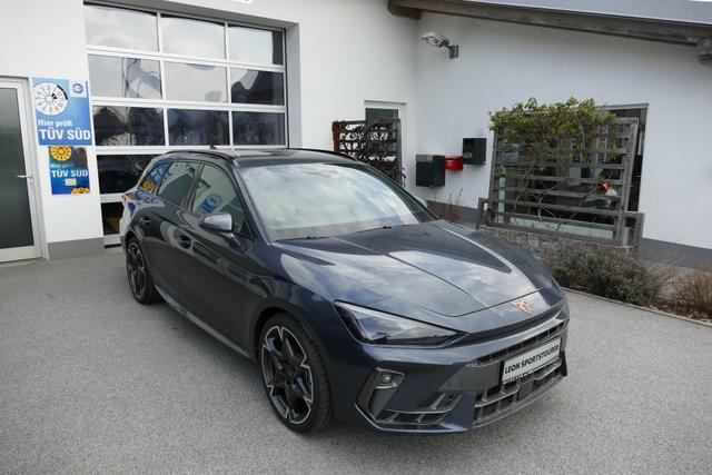 Cupra Leon - Sportstourer ST 2.0 TSI DSG 4Drive 204 PS AHK Matrix Sennheiser 19" Polar Seitenschweller Dynamic Design Navi SHZ Intelligent Drive Edge Paket 5JG
