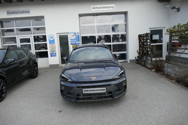 Cupra Leon Sportstourer ST 2.0 TSI DSG 4Drive 204 PS AHK Matrix Sennheiser 19" Polar Seitenschweller Dynamic Design Navi SHZ Intelligent Drive Edge Paket 5JG 