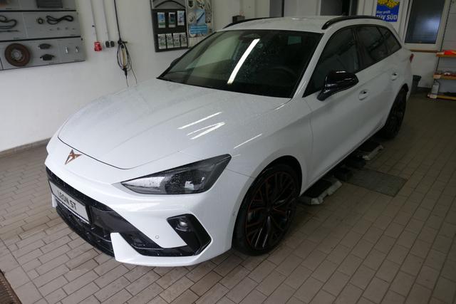 Cupra Leon - Sportstourer ST 2.0 TSI DSG 4Drive 204 PS AHK Matrix 19" Mistral Kupfer Dynamic Design Navi SHZ Intelligent Drive Edge Paket 5JG