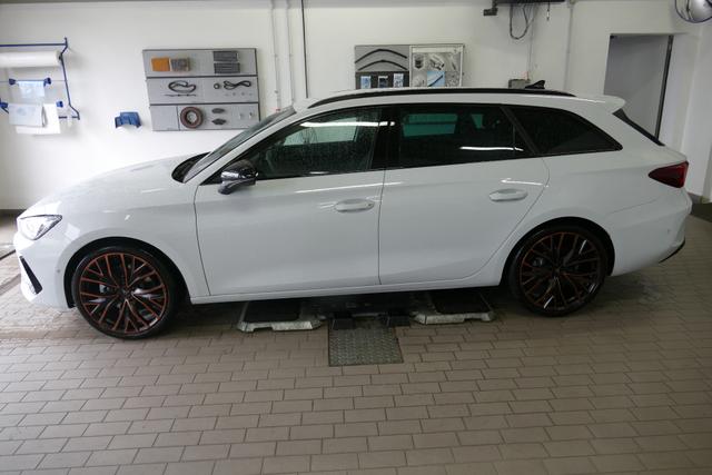 Cupra Leon Sportstourer ST 2.0 TSI DSG 4Drive 204 PS AHK Matrix 19" Mistral Kupfer Dynamic Design Navi SHZ Intelligent Drive Edge Paket 5JG 
