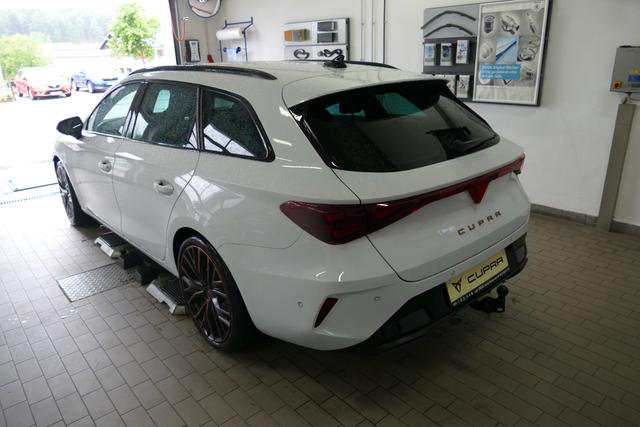 Cupra Leon Sportstourer ST 2.0 TSI DSG 4Drive 204 PS AHK Matrix 19" Mistral Kupfer Dynamic Design Navi SHZ Intelligent Drive Edge Paket 5JG 