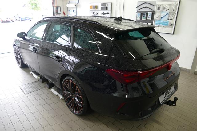 Cupra Leon Sportstourer ST 2.0 TSI DSG 4Drive 204 PS AHK Matrix 19" Mistral Kupfer Dynamic Design Navi SHZ Intelligent Drive Edge Paket 5JG 