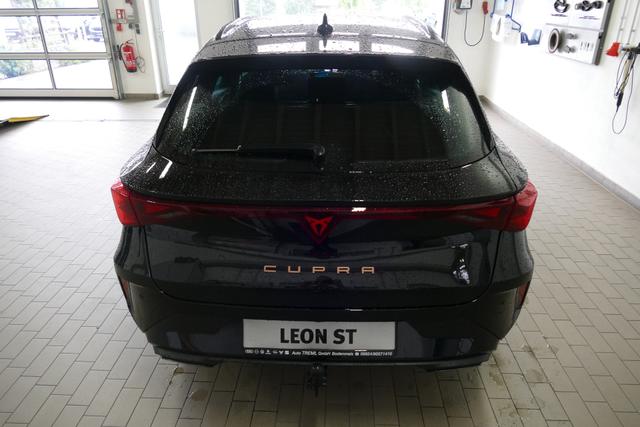 Cupra Leon Sportstourer ST 2.0 TSI DSG 4Drive 204 PS AHK Matrix 19" Mistral Kupfer Dynamic Design Navi SHZ Intelligent Drive Edge Paket 5JG 