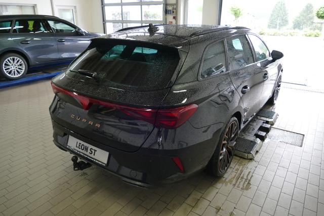 Cupra Leon Sportstourer ST 2.0 TSI DSG 4Drive 204 PS AHK Matrix 19" Mistral Kupfer Dynamic Design Navi SHZ Intelligent Drive Edge Paket 5JG 
