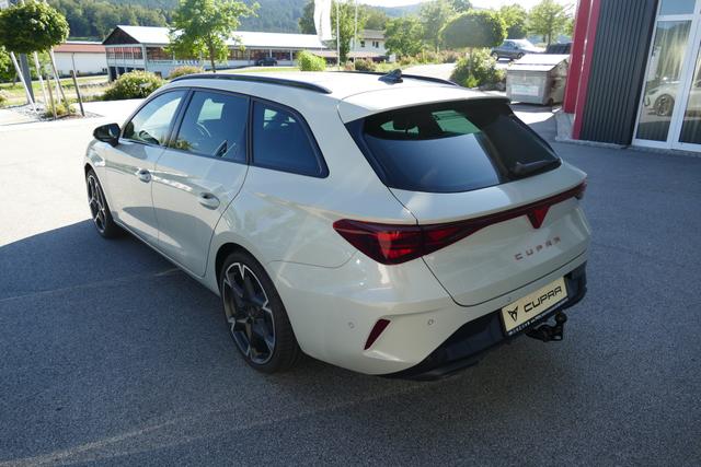 Cupra Leon Sportstourer ST 2.0 TSI DSG 4Drive 204 PS Panorama AHK Matrix 19" Polar Dynamic Design Navi SHZ Intelligent Drive Edge Paket 5JG 