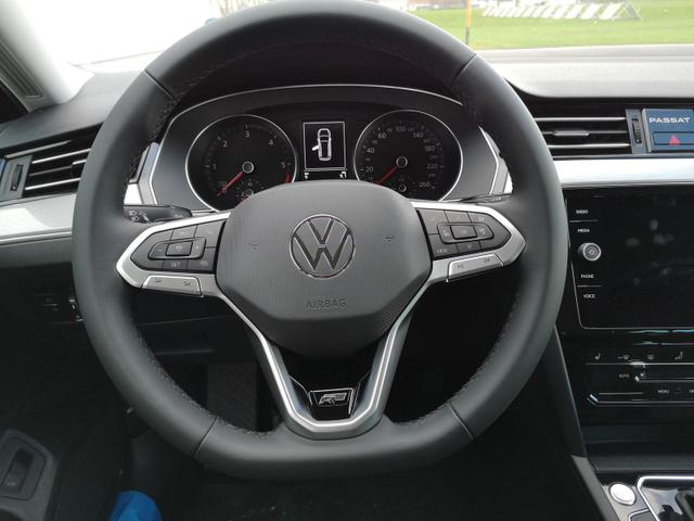 Kurzfristig verfügbares Fahrzeug, wird im Auftrag des Bestellers importiert / beschafft Volkswagen Passat Variant - 2.0 TDI DSG 4Motion R-Line Standh. AHK Keyless SH hinten Pano 19 Zoll