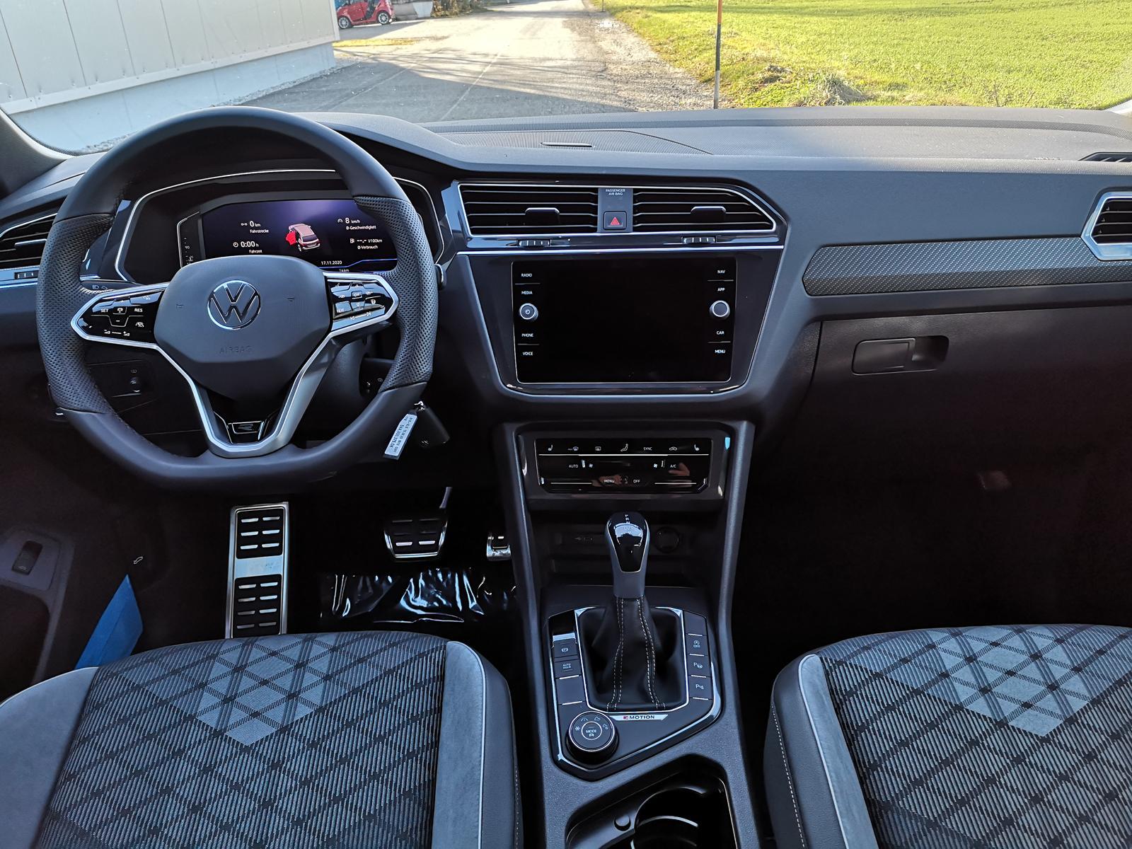 Volkswagen Tiguan 2.0TDI DSG 4Motion R-Line AHK Navi Cockpit   Fahrzeugangebot zu europäischen Bestpreisen mit Rabatt, günstiger kaufen