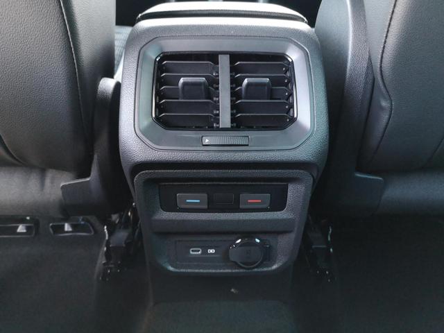 Volkswagen Tiguan 2.0TDI DSG 4Motion R-Line AHK Navi Cockpit 