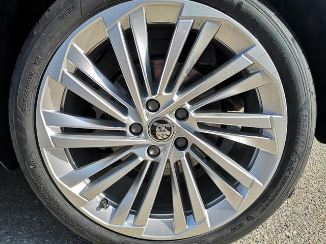 Skoda Superb Combi 2.0 TDI 142 kW 4x4 Selection Kombi DSG 