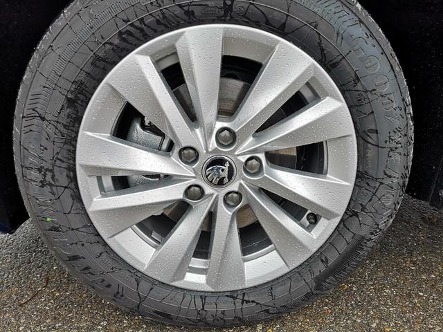 Skoda Octavia Combi 2.0 TDI 110 kW Selection Kombi DSG Navi PDC GV5 el. Hk 