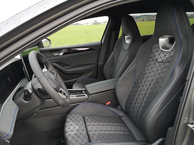 Volkswagen Passat Variant 2.0 TDI 142 kW 4Motion R-Line DSG Head Up AHK Navi 
