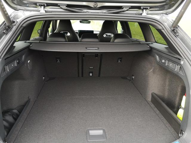 Volkswagen Passat Variant 2.0 TDI 142 kW 4Motion R-Line DSG Head Up AHK Navi 