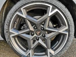 Cupra Leon Sportstourer 2.0 TSI 245 kW 4Drive VZ Kombi 2.0TSI DSG 4x4 ABT AHK GV5 LED el. Hk Pano Navi Sound 