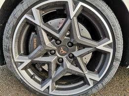 Cupra Leon Sportstourer 2.0 TSI 245 kW 4Drive VZ Kombi 2.0TSI DSG 4x4 ABT AHK GV5 LED el. Hk 