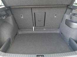 Skoda Karoq Selection 2.0 TDI DSG 4x4 GV5 AHK 18 Ladeb 
