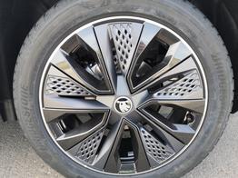 Skoda Karoq Sportline 2.0TDI DSG 4x4 AHK Matrix Navi ACC 