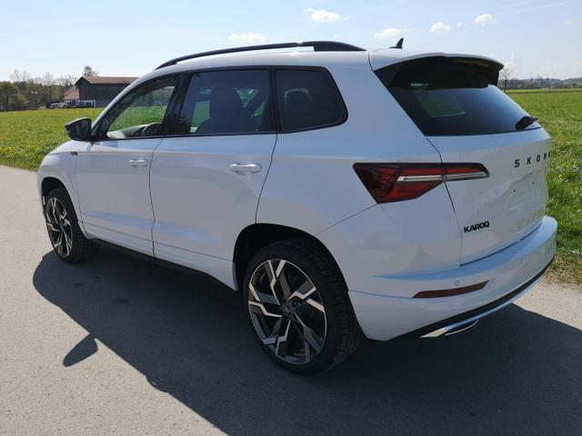 Skoda Karoq Sportline 1.5TSI DSG AHK Matrix Leder 19 Zoll 