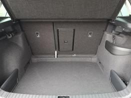 Skoda Karoq Selection 2.0 TDI DSG GV5 AHK 17 