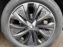 Skoda Karoq Sportline 2.0TDI DSG 4x4 AHK Matrix Navi ACC 