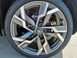 Skoda Karoq Sportline 2.0TDI DSG 4x4 AHK Matrix Pano Sound Leder 19 Zoll 