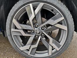 Skoda Karoq Sportline 2.0TDI DSG 4x4 AHK Matrix Leder 19 Zoll 