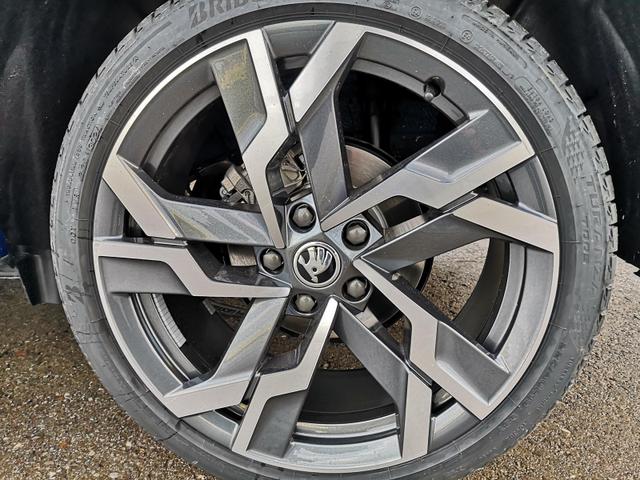 Skoda Karoq Sportline 1.5TSI DSG ABT AHK Matrix Leder 19 Zoll 