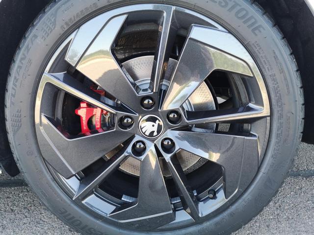 Skoda Octavia Combi - 2.0 TSI 195 kW RS Kombi 2.0TSI Pano Matrix Area AHK Sound GV5