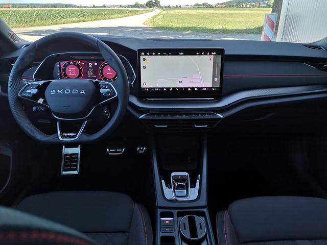 Skoda Octavia Combi 2.0 TSI 195 kW RS Kombi 2.0TSI Pano Matrix Area AHK Sound GV5 