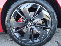 Skoda Octavia Combi 2.0 TSI 195 kW RS Kombi 2.0TSI Pano Matrix Area AHK Sound GV5 