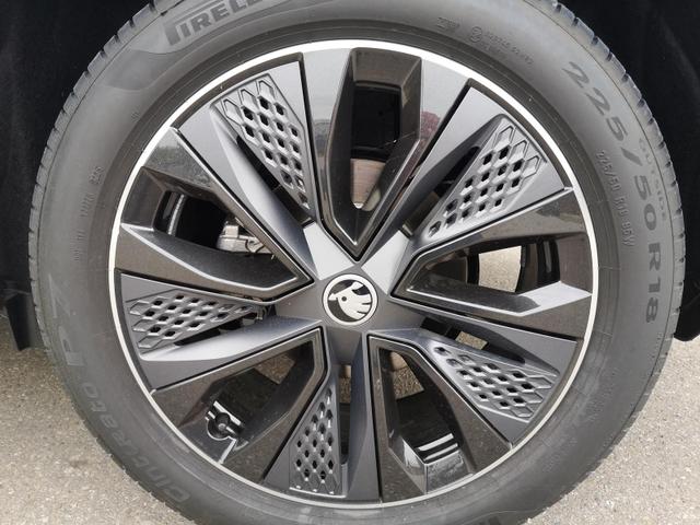 Skoda Karoq Sportline 2.0TDI DSG 4x4 AHK Matrix Navi ACC 