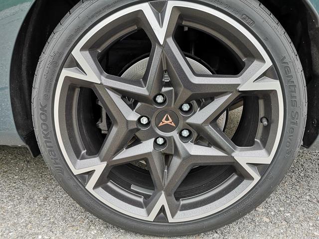 Cupra Leon Sportstourer 2.0 TSI 245 kW 4Drive VZ Kombi 2.0TSI AHK DSG 4x4 GV5 LED el. Hk 