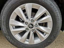 Skoda Octavia Combi 2.0 TDI 110 kW Selection Kombi DSG AHK Navi GV5 
