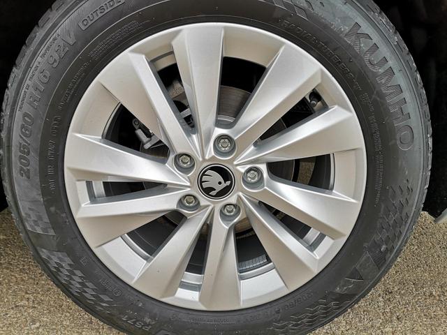 Skoda Octavia Combi 2.0 TDI 110 kW Selection Kombi DSG AHK Navi GV5 