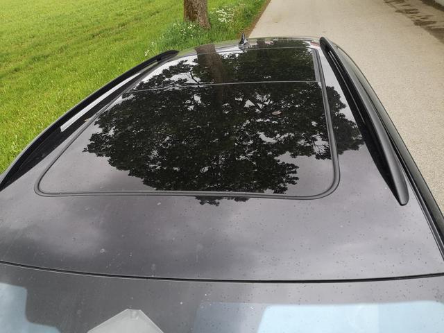 Volkswagen Tiguan 2.0 TDI 110 kW R-Line DSG Head Up Black 360 AHK 