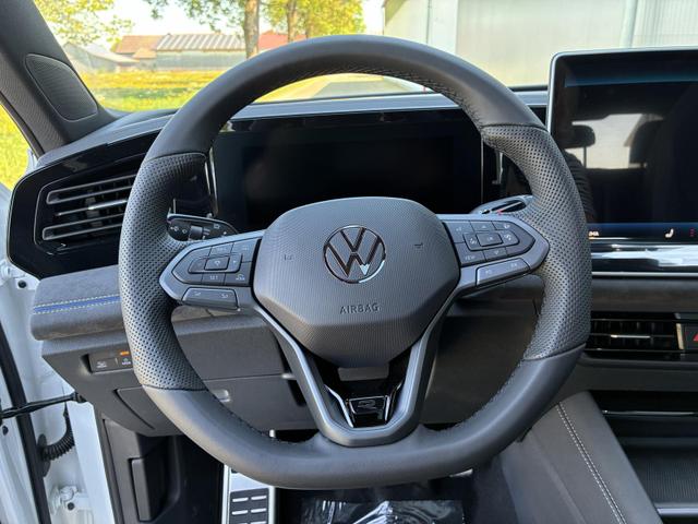 Volkswagen Tiguan 2.0 TDI 110 kW R-Line DSG Head Up Black 360 AHK 