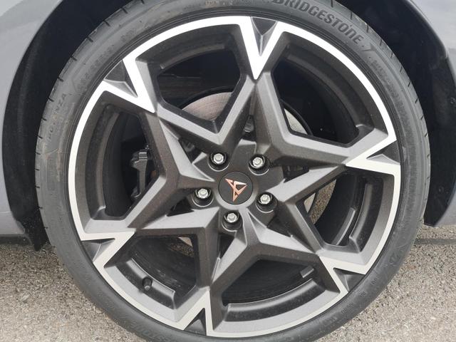 Cupra Leon Sportstourer 2.0 TSI 245 kW 4Drive VZ Kombi ST 2.0TSI ABT AHK Sound ACC Pano 