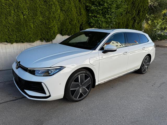 Volkswagen Passat Variant - 1.5 TSI eHybrid 200 kW R-Line AHK 360