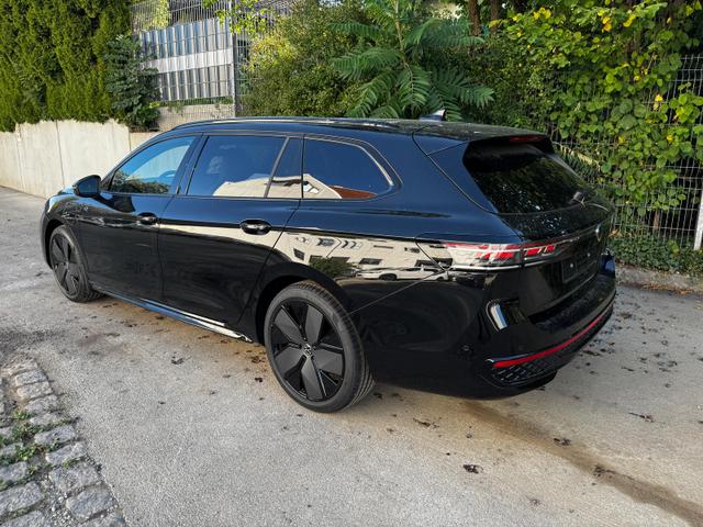 Volkswagen Passat Variant 1.5 TSI eHybrid 200 kW R-Line Black AHK 360 