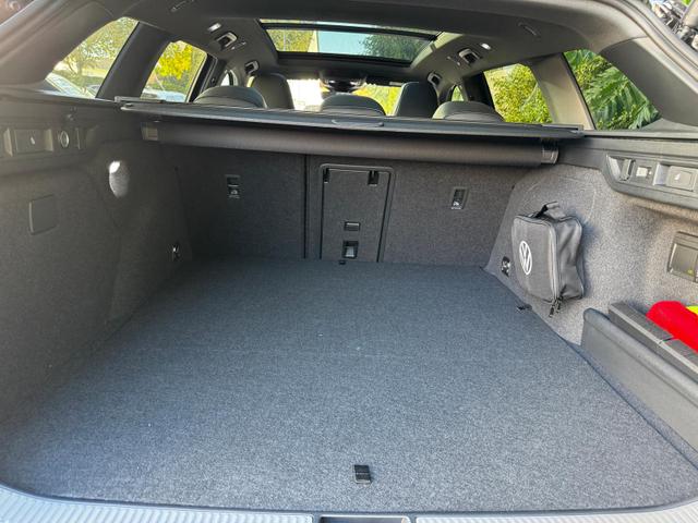 Volkswagen Passat Variant 1.5 TSI eHybrid 200 kW R-Line Black AHK 360 